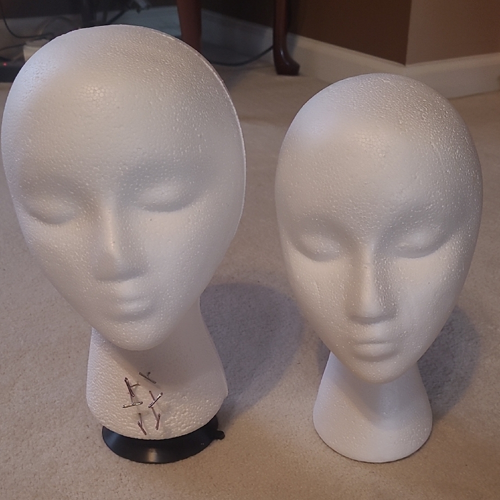 2 White Hair Styling Tool Mannequin Heads with Base